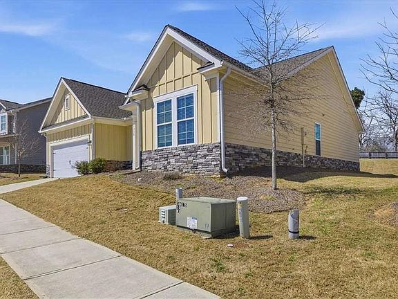 3rd image of 1332 Slaton Manor Dr