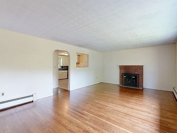 3rd image of 34 Keenan St