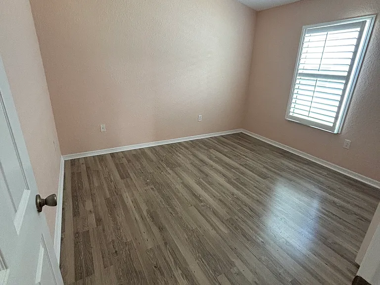 4888 NE 122nd Ave — Photo 5