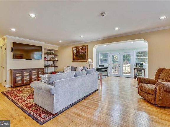 3rd image of 9914 Mayfield Dr