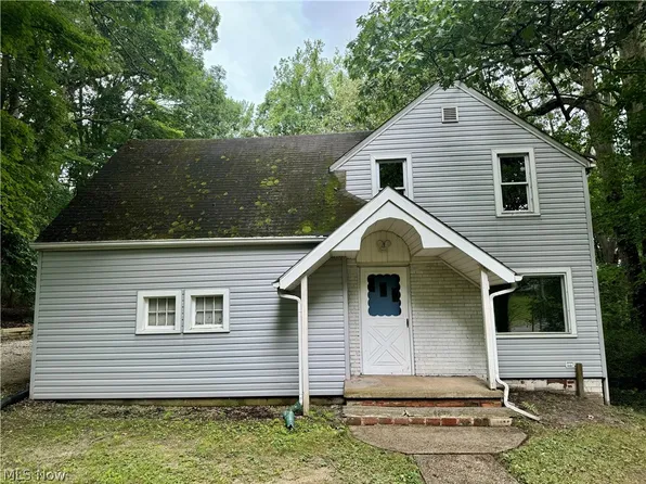 1924 Vernon Odom Blvd, Akron, OH 44320