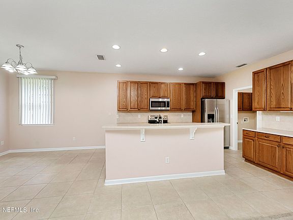 5th image of 756 Rembrandt Ave