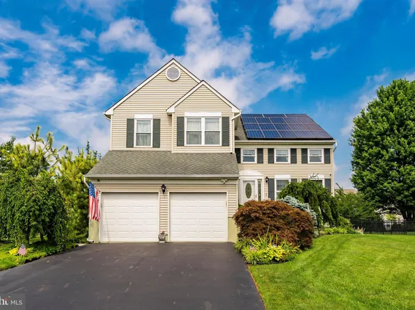 112 Hibiscus Dr, Burlington, NJ 08016