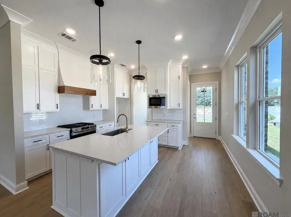 29445 Northlake Dr, Denham Springs, LA 70726