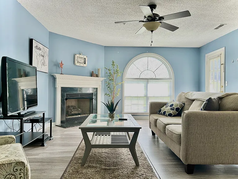 412 Rivertree Ln #412 — Photo 3