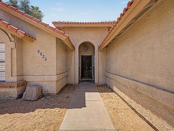 4th image of 7807 W Dreyfus Dr