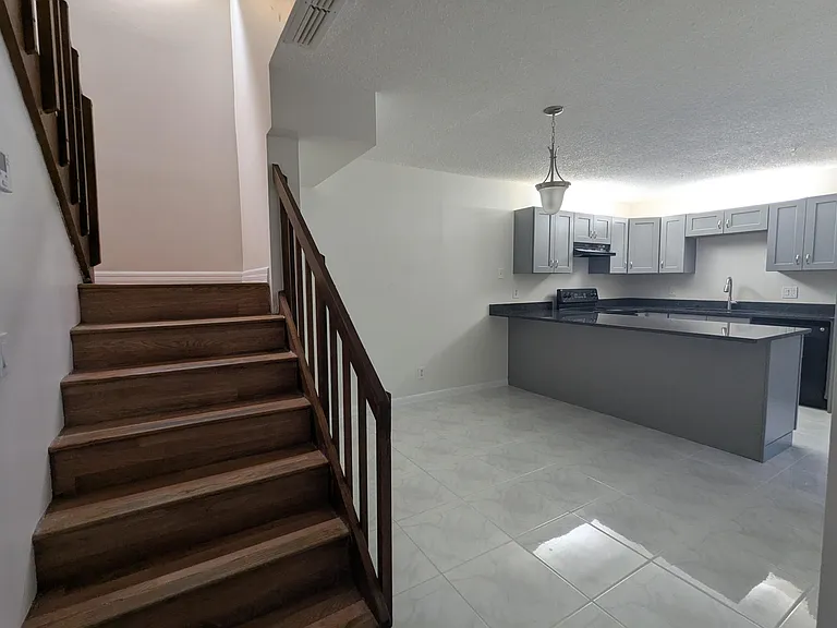 2191 White Pine Cir #D — Photo 5