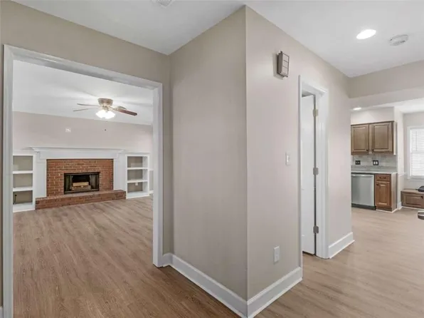 105 Lakeview Ln, Stockbridge, GA 30281