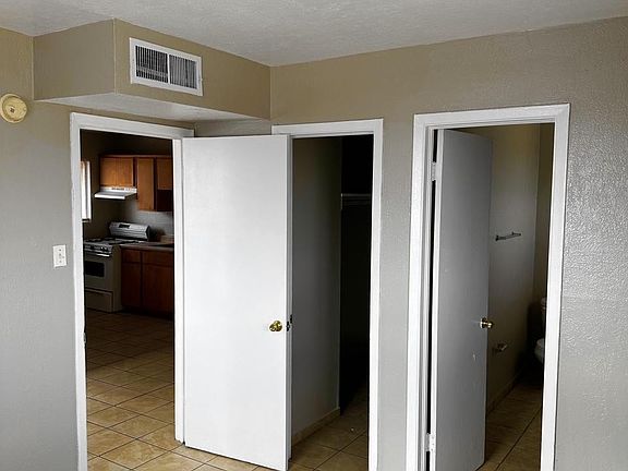 5th image of 3236 Frankfort Ave APT 4