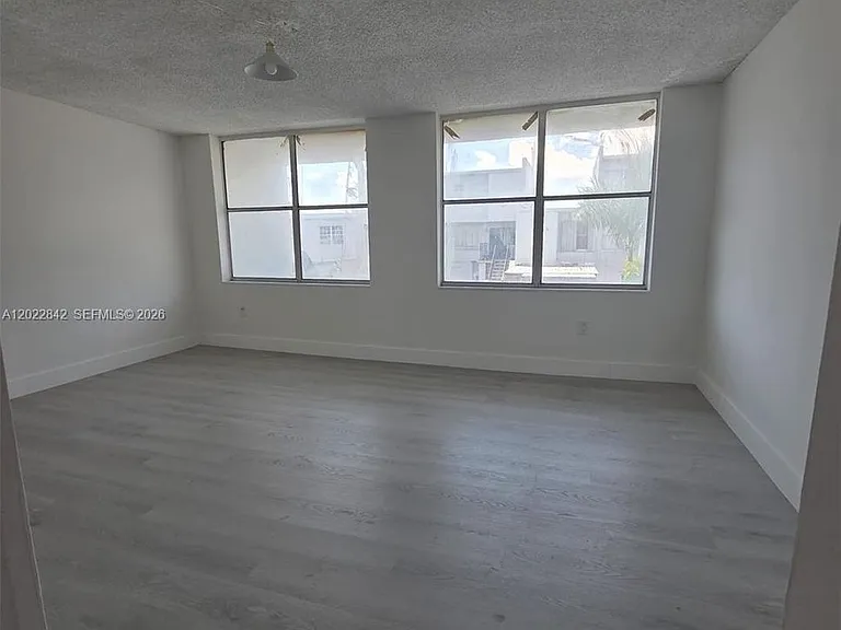 1104 W 44th St #87 — Photo 11
