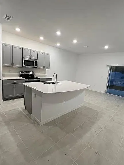 5081 Revolutionary Way — Photo 1
