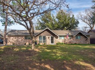 2124 Ridge Ln, Grapevine, TX 76051