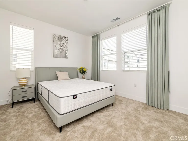 243 Yerba — Photo 16
