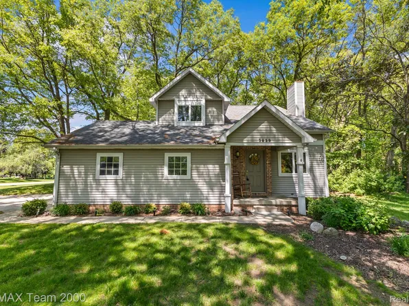 3839 Winding Pine Dr, Metamora, MI 48455