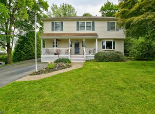 24 Springview Dr, Parsippany, NJ 07054