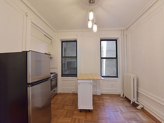 2nd image of 226 3rd Ave #21