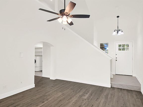 4th image of 641 Fort Thomas Pl