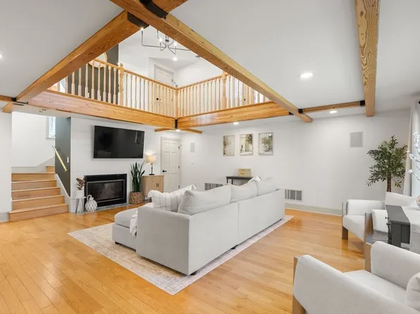 22 Old Cambridge Tpke, Lincoln, MA 01773