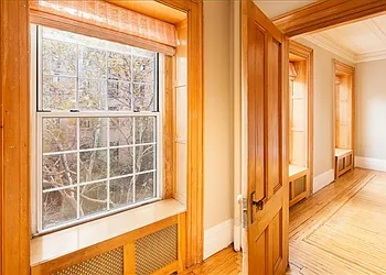 Rented by R New York