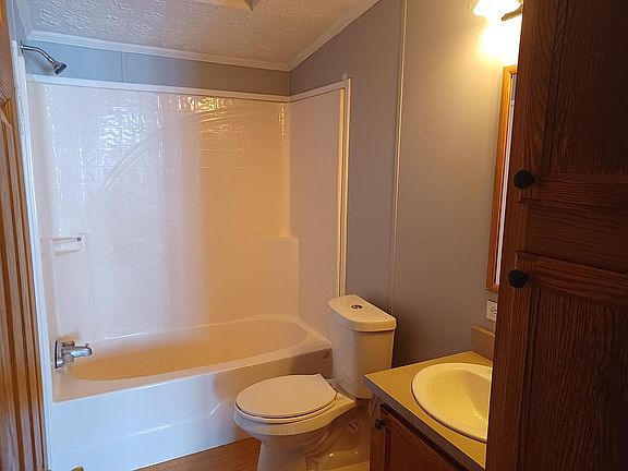 5th image of 33151 Fort Rd