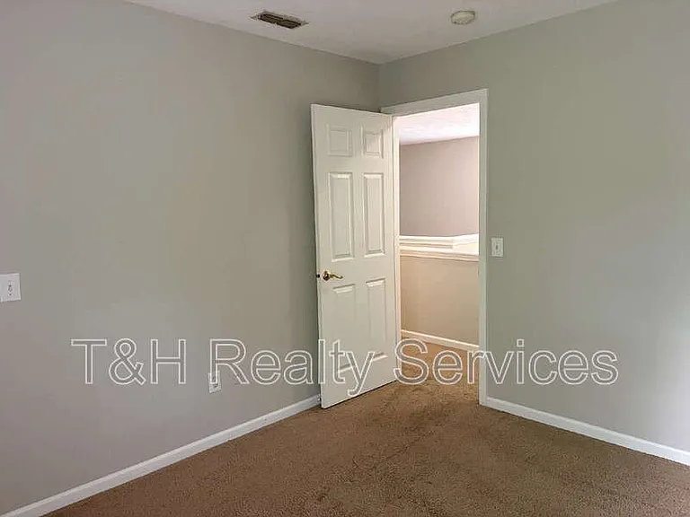 6609 Smithfield Dr — Photo 22