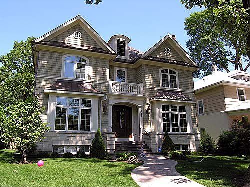 2nd image of 826 Park Ave
