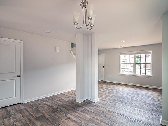 5th image of 108 Saddlehorse Ln