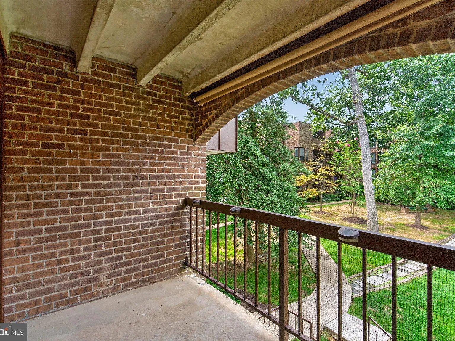 2 bed, 2.0 bath, 1070 sqft, $2,400 — Photo 3