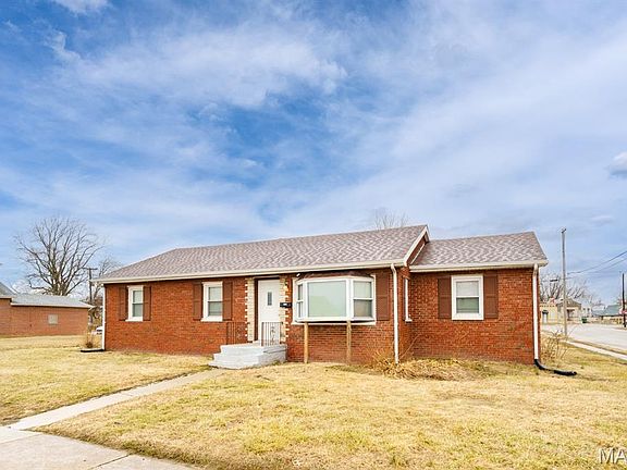 4th image of 1735 Rhodes St