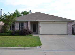 4208 Broken Arrow Rd, Fort Worth, TX 76137