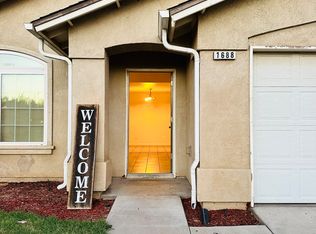 1688 Hume Dr, Sanger, CA 93657