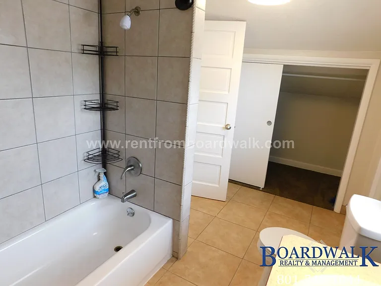 657 E Warnock Ave — Photo 35