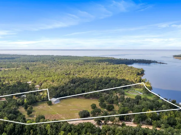 147 Dexton King Rd, Freeport, FL 32439