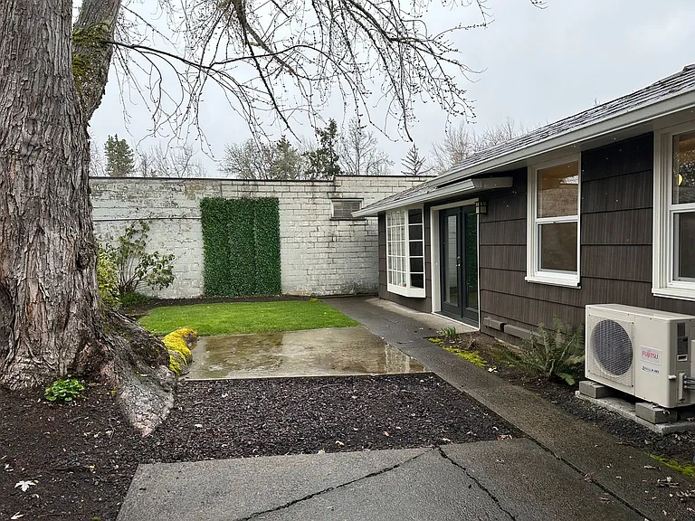 2484 Alder St — Photo 34