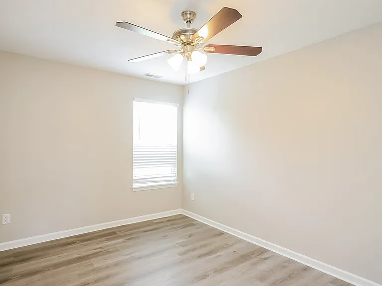 4310 Blue Spruce Ct — Photo 13