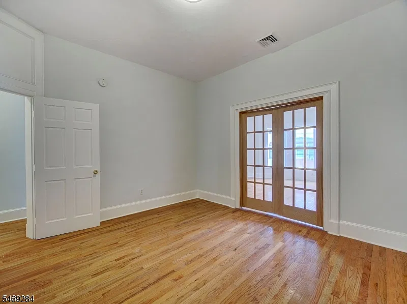 2 bed, 1.0 bath, $2,300 — Photo 4