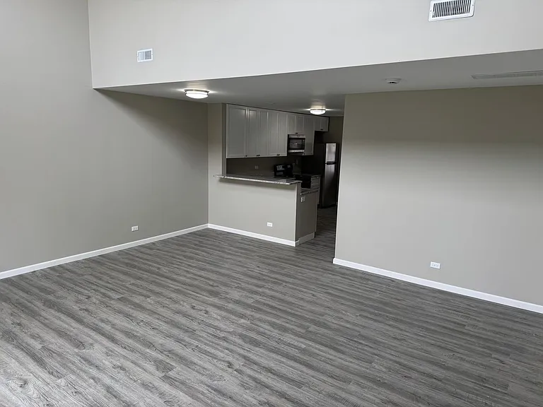 1725 W Chrysler Dr — Photo 6