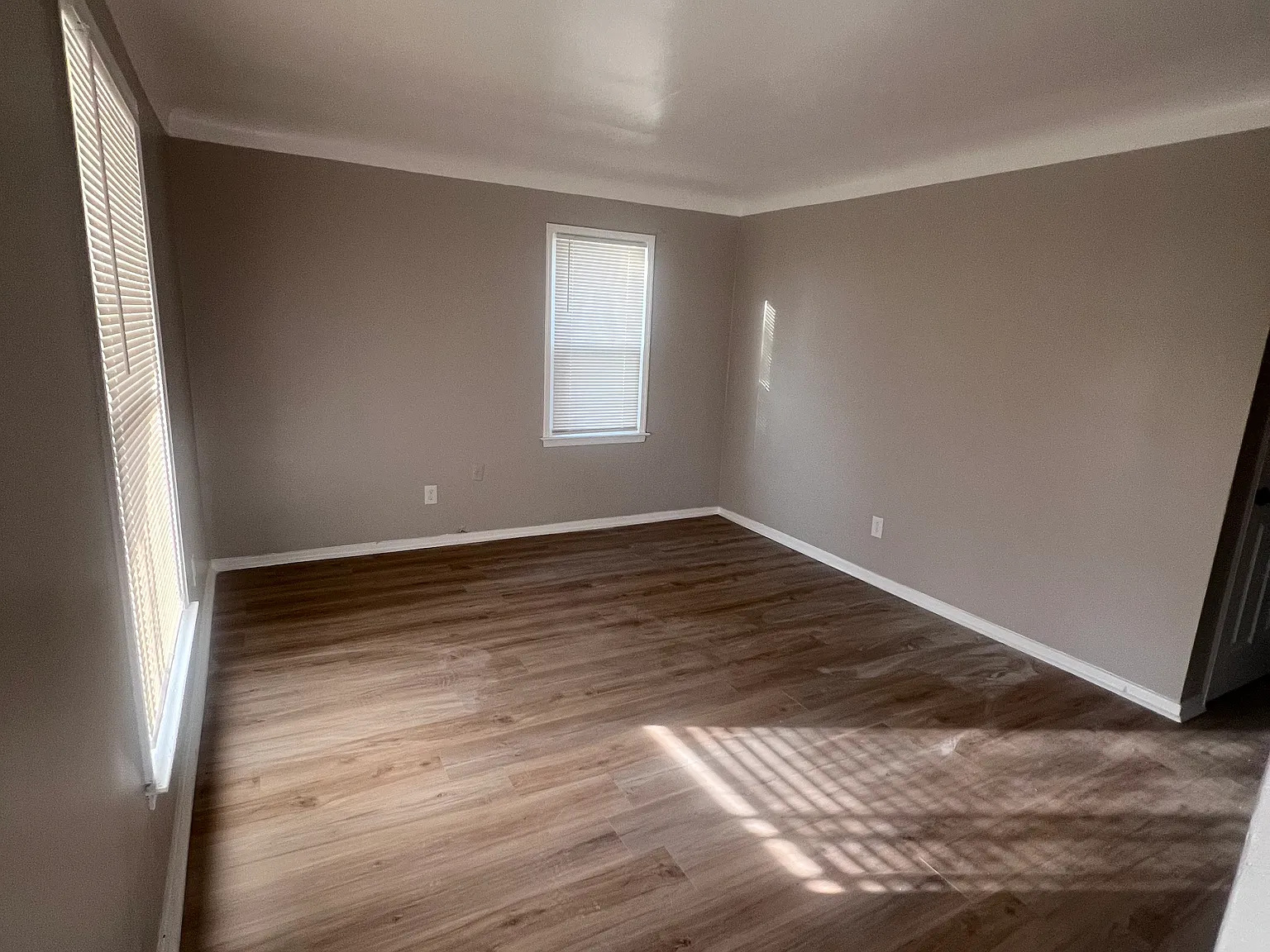 9664 Sussex St — Photo 3