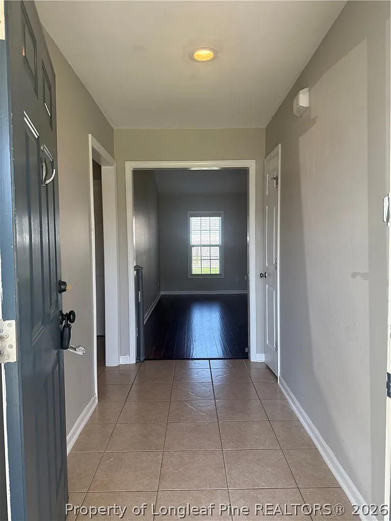 3 bed, 2.0 bath, 1945 sqft, $1,895 — Photo 2