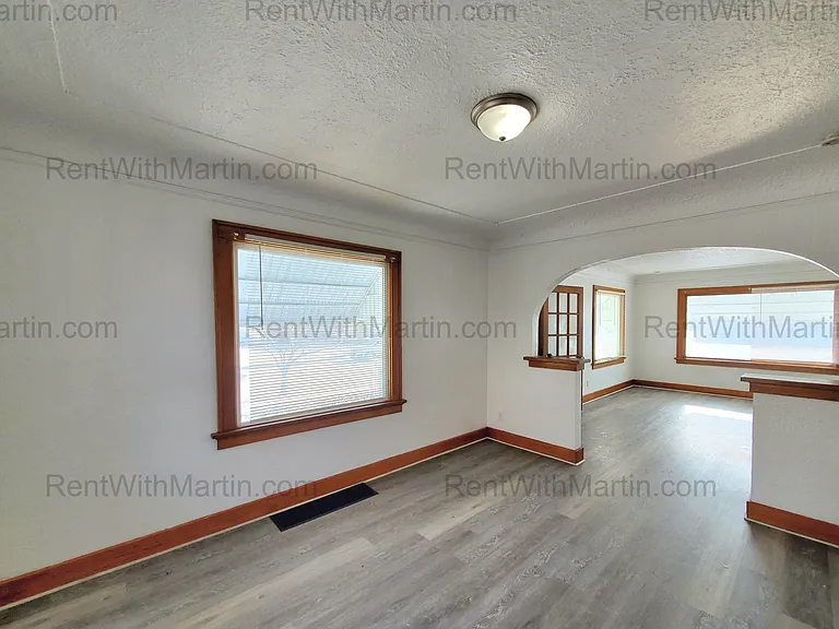 137 Hope Ave — Photo 5