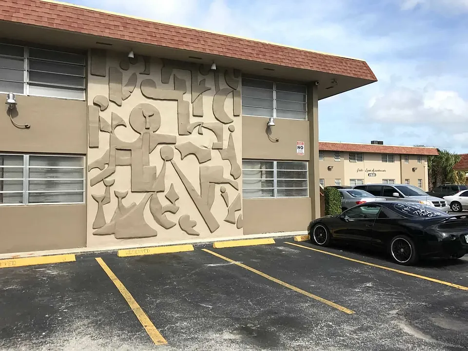 Jade-Lynn Apartments
