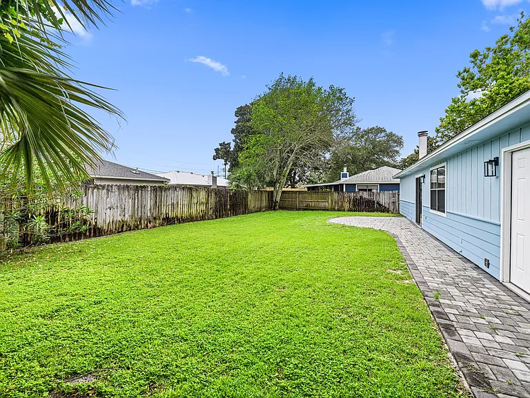 349 Primrose Cir — Photo 41