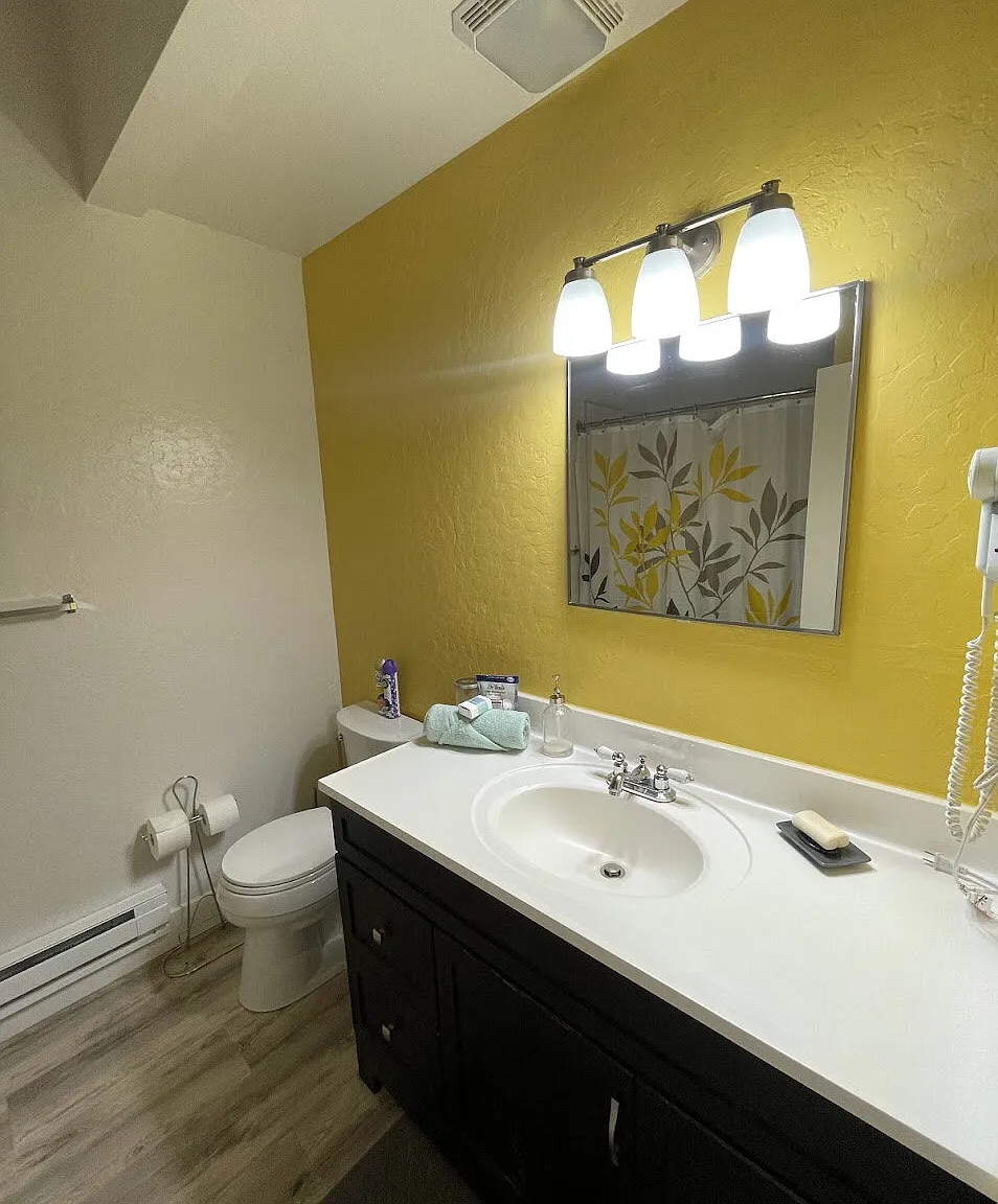 2 bed, 1.0 bath, 1322 sqft, $2,200 — Photo 1