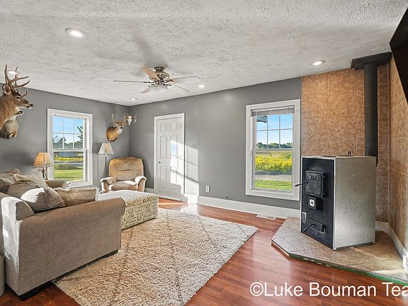 2nd image of 3173 Dumont Rd