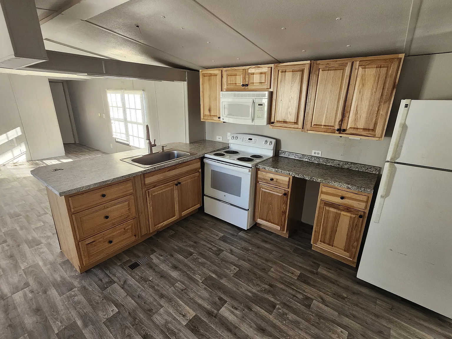 3 bed, 1200 sqft, $1,245 — Photo 2