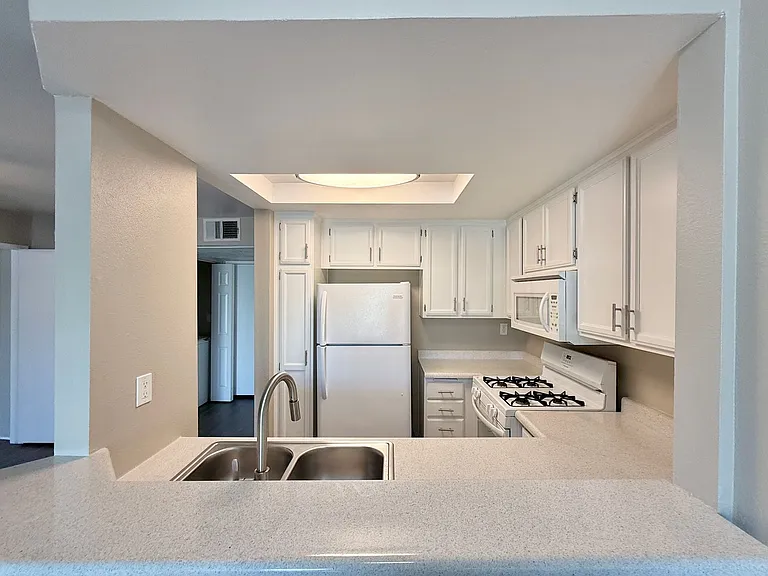 Laurel Canyon, 4500 — Photo 9