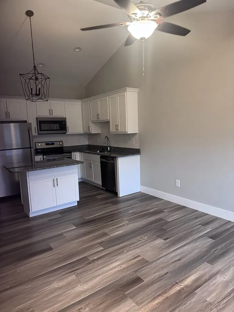 3 bed, 1050 sqft, $1,600 — Photo 1