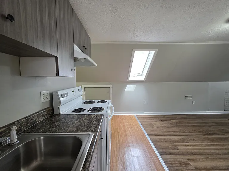 549 Valley St #B — Photo 2