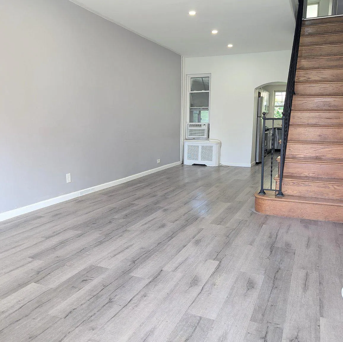 3 bed, 1.0 bath, 1268 sqft, $1,700 — Photo 2
