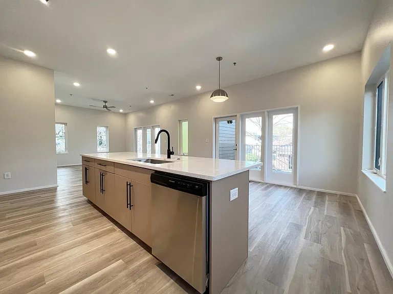 547 Winton Ter NE #2E — Photo 14